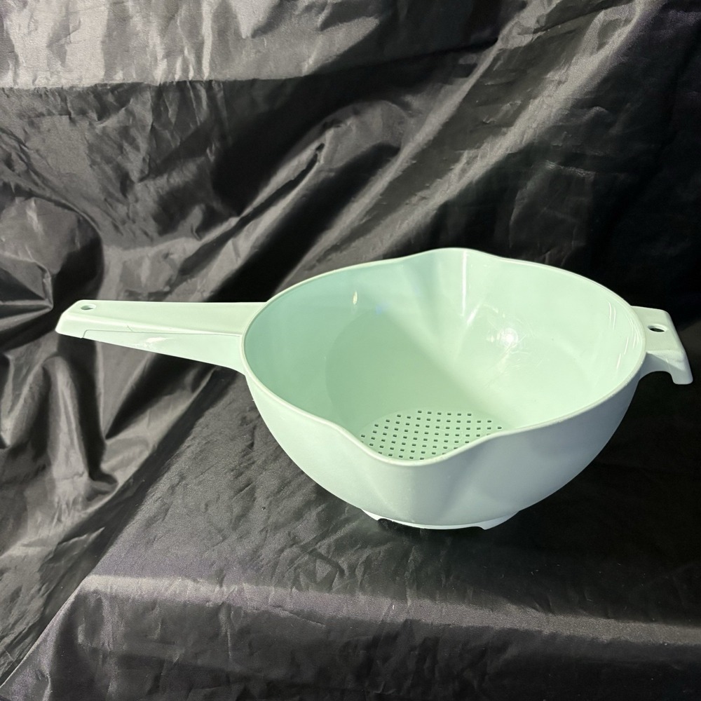 Vintage Tupperware Large 2Qt Colander Strainer #1523 Seafoam Blue Green - Picture 3 of 8
